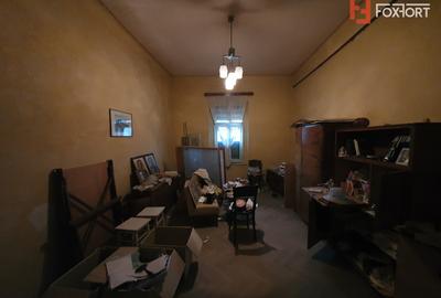 Apartament cu 5 camere de vanzare in Deta, zona Central - 10