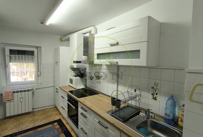 Apartament cu 3 camere decomandat, mobilat în Decebal