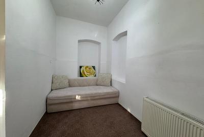 Apartament la casa, cu 3 camere, semidecomandat, zona centrala, str. Sitei - 19