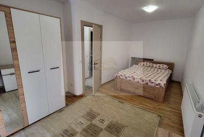Apartament cu 3 camere semidecomandat, mobilat în Ultracentral