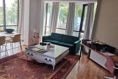 Apartament cu 5 camere decomandat în Herăstrău