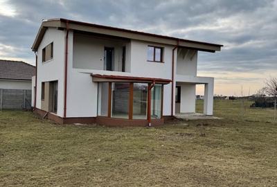 Casă individuală cu 5 camere în Nojorid