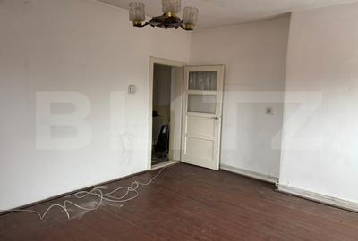 Apartament cu 4 camere semidecomandat în Central