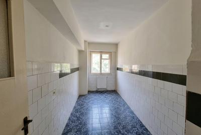 Ultracentral-bloc din 1986- Ap. 2 camere decomandate- etaj 3 cu lift - 5