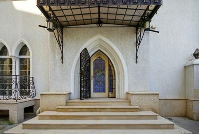 Vila cu arhitectura deosebita, adiacent Bd-ului  Lascar Catargiu, refacuta - 1