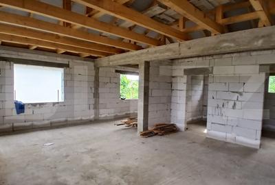 Casă individuală cu 3 camere în Suseni
