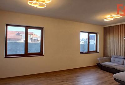 Duplex cu 5 camere si teren de 300 mp in Dumbravita la cheie - 2