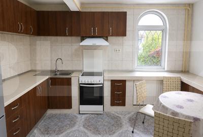 Apartament cu 3 camere decomandat, mobilat în Girocului