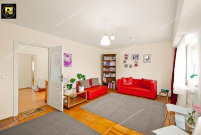 Apartament cu 4 camere decomandat, mobilat în Piața Centrală