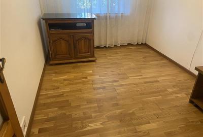 Apartament 3 camere , strada Bucegi - Policlinica 2,   etaj 1 3 , decomandat , i - 12