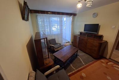 Apartament cu 3 camere semidecomandat în Tomis III