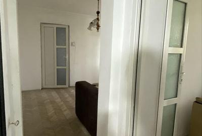 Apartament cu 2 camere decomandat, mobilat în Calea București