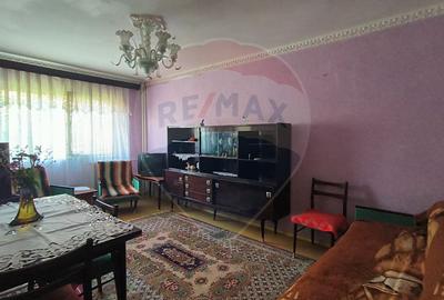 Apartament cu 3 camere de vânzare, decomandat Micro 17- Galați - 2
