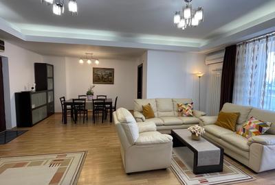 Apartament cu 4 camere semidecomandat în Herăstrău