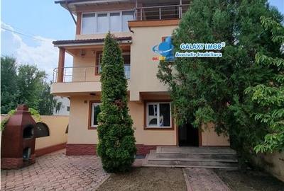Casă individuală cu 6 camere în Central