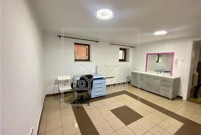Spațiu comercial, de 90 mp, în Central