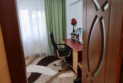 Apartament decomandat 3 camere + living de vanzare in zona Ostroveni - 4