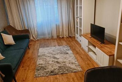 Apartament cu 3 camere decomandat, mobilat în Titan