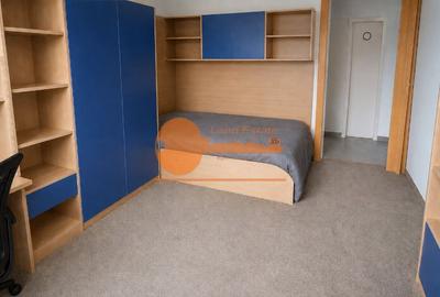 Apartament cu 4 camere semidecomandat în Gorjului