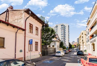 2 camere într-o casă monument istoric, strada  Maria Hagi Moscu, parter - 2