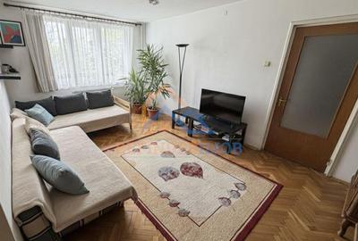 Apartament cu 3 camere semidecomandat, mobilat în Central