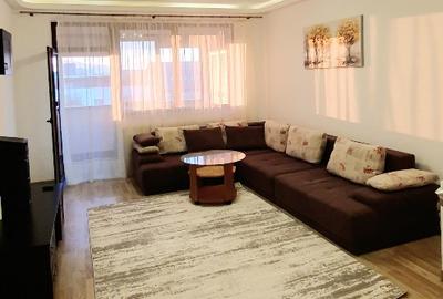 Apartament cu 2 camere decomandat, mobilat în Tractorul