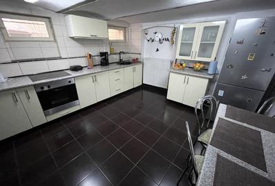 Casa cu doua apartamente si curte zona Turnisor - 10
