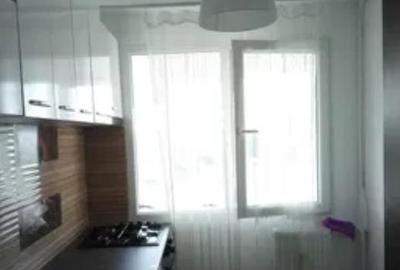 Apartament cu 2 camere semidecomandat, mobilat în Apărătorii Patriei