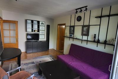 Apartament cu 4 camere semidecomandat, mobilat în City Park Mall