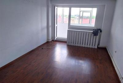 Apartament cu 3 camere decomandat în Barieră
