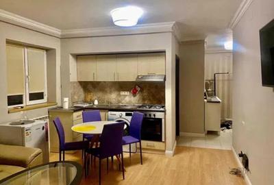 Apartament cu 3 camere semidecomandat în Tătărași