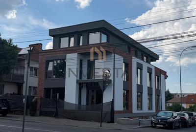 Spațiu comercial, de 296 mp, în Între Lacuri