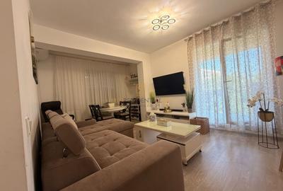 Apartament cu 3 camere decomandat, mobilat în Metalurgiei