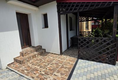 Casă renovată cu 6 camere, teren 557 mp – Berceni, Prahova - 2