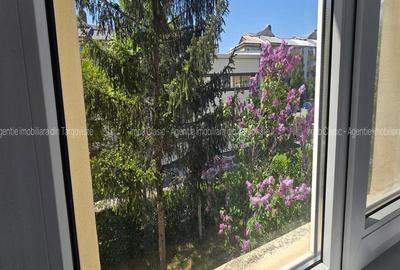 ETAJ 1,Micro  3 Târgoviște,  vânzare apartament 3camere - 11