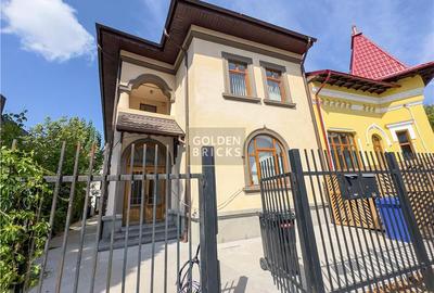 Casă individuală cu 5 camere în P-ța Unirii