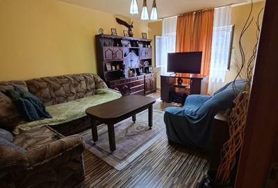 3 camere decomandate , centrala pe gaze, ,zona Dacia , pe SUD, pod  deasupra - 1