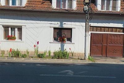 Casă individuală cu 7 camere în Sânmartin