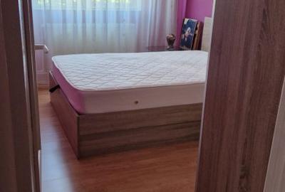 Apartament cu 3 camere decomandat, mobilat în Central