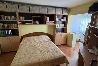 Apartament cu 3 camere - 71 m.p.- Nicolina 2, geam la baie - 1
