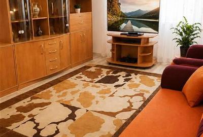 Apartament cu 3 camere decomandat în Astra