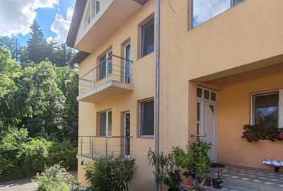 Casă individuală cu 10 camere în Nord