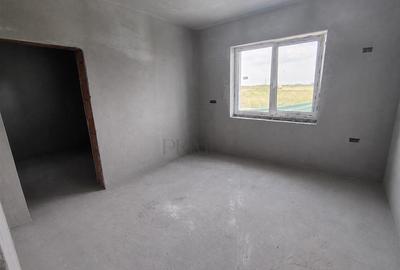 Duplex despartit prin C.T. - bucatarie inchisa - 130 mp utili - 6