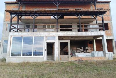 Casa DUPLEX P+1+M in Moldova Noua - 2