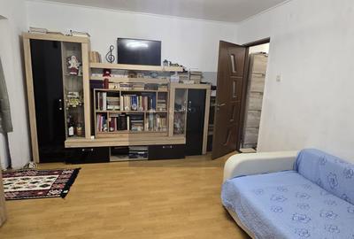 Apartament cu 2 camere semidecomandat, mobilat în Berceni