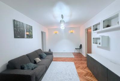 Apartament cu 3 camere semidecomandat, mobilat în Titan
