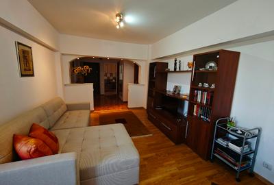 Apartament cu 3 camere decomandat, mobilat în Tei