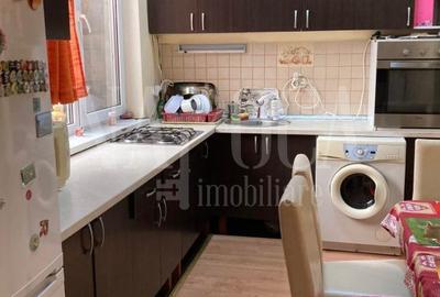 Apartament cu 3 camere semidecomandat în Central