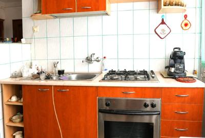 Apartament 2 camere etaj 4 , zona PETRODAVA - 3