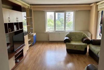 Apartament cu 3 camere decomandat, mobilat în Nerva Traian